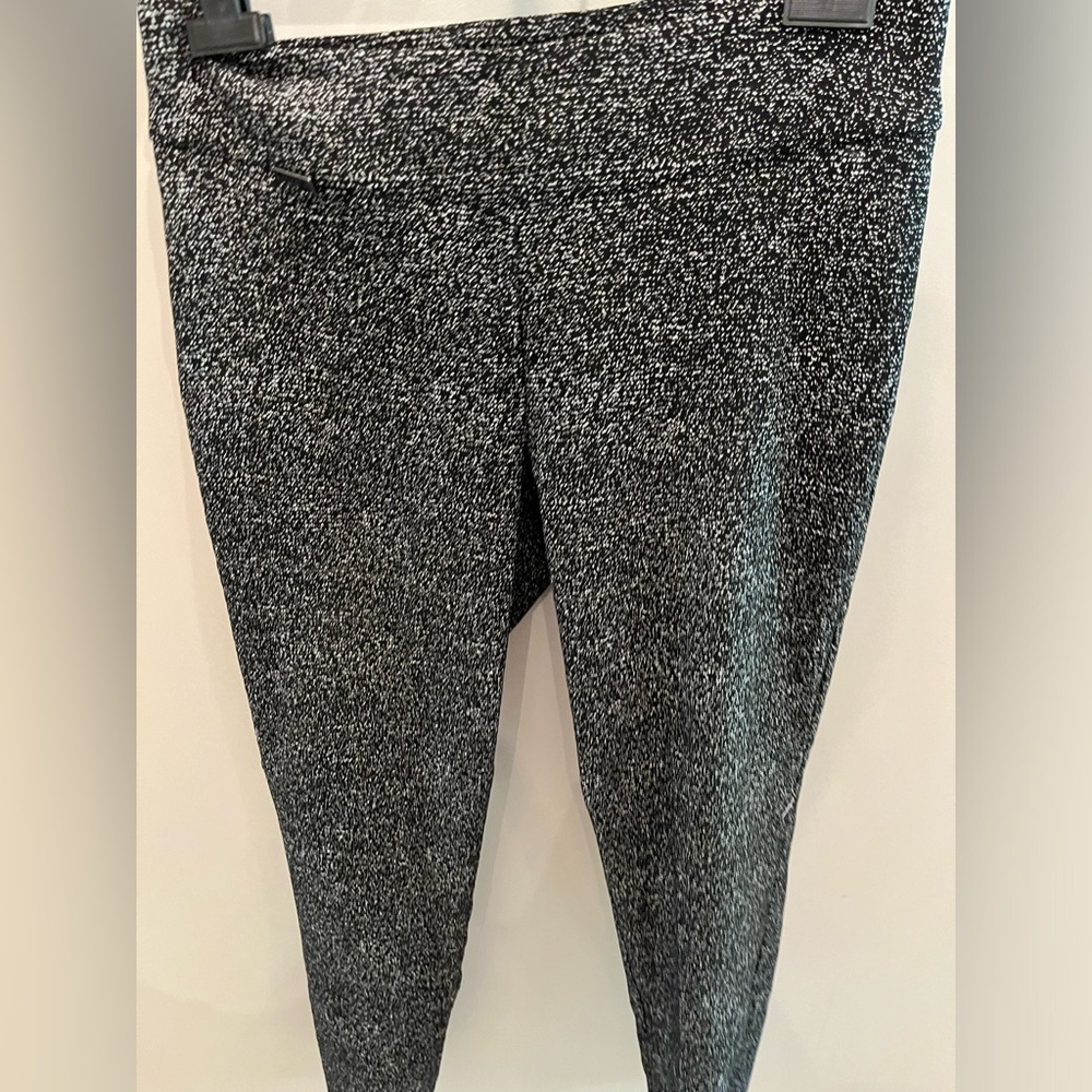 Black-and-white spotted pants, skinny fit size medium